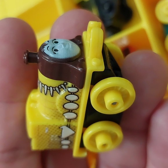 Thomas&Friends DC Super Friends Collector’s Playwheel CarrryCase•11 MiniTrains - Picture 14 of 16